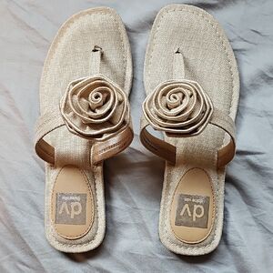 NWOT Dolce Vita  Womens Tan Sandals, Size 6.5